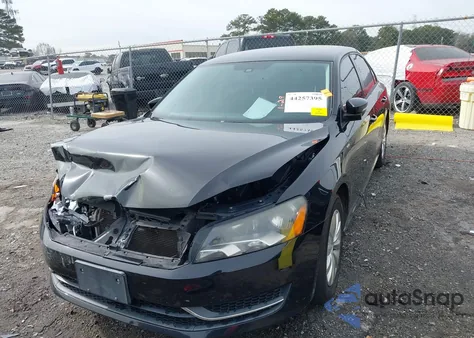 2015 Volkswagen Passat 1.8T Wolfsburg Edition z USA, uszkodzony, nr VIN 1VWAT7A39FC076138